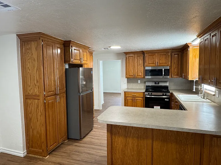 303 W South Dr — Photo 3