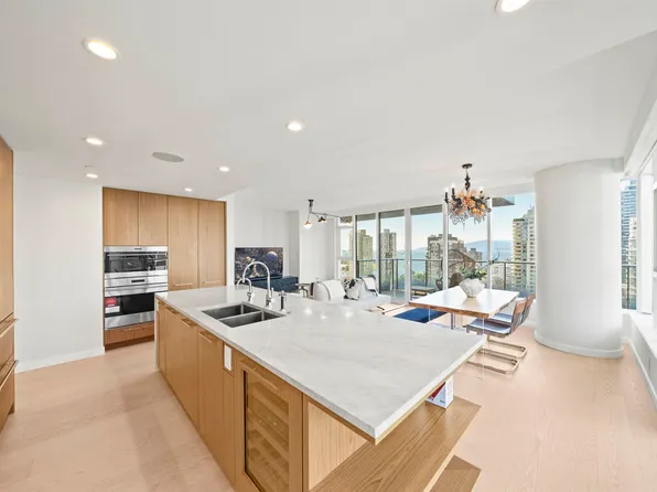 1335 Howe St #1801, Vancouver, BC V6Z 1R7