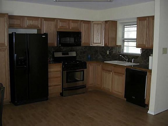 Updated kitchen and appliances