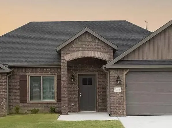 1712 Charismatic Dr, Prairie Grove, AR 72753