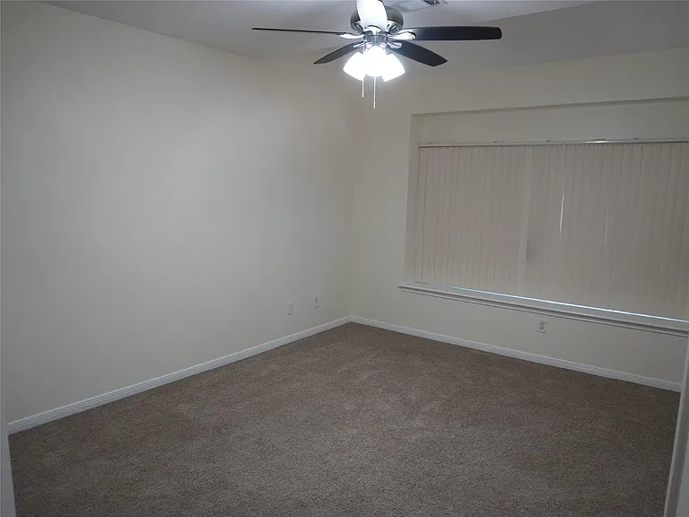 31 N Lakeridge Cir — Photo 11