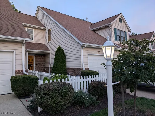 4825 Hawthorn Ln #25, Westlake, OH 44145