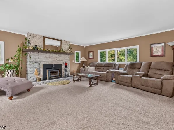 3 Galloping Hill Rd, Clinton Twp., NJ 08833