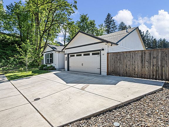 4th image of 785 S 53rd Pl