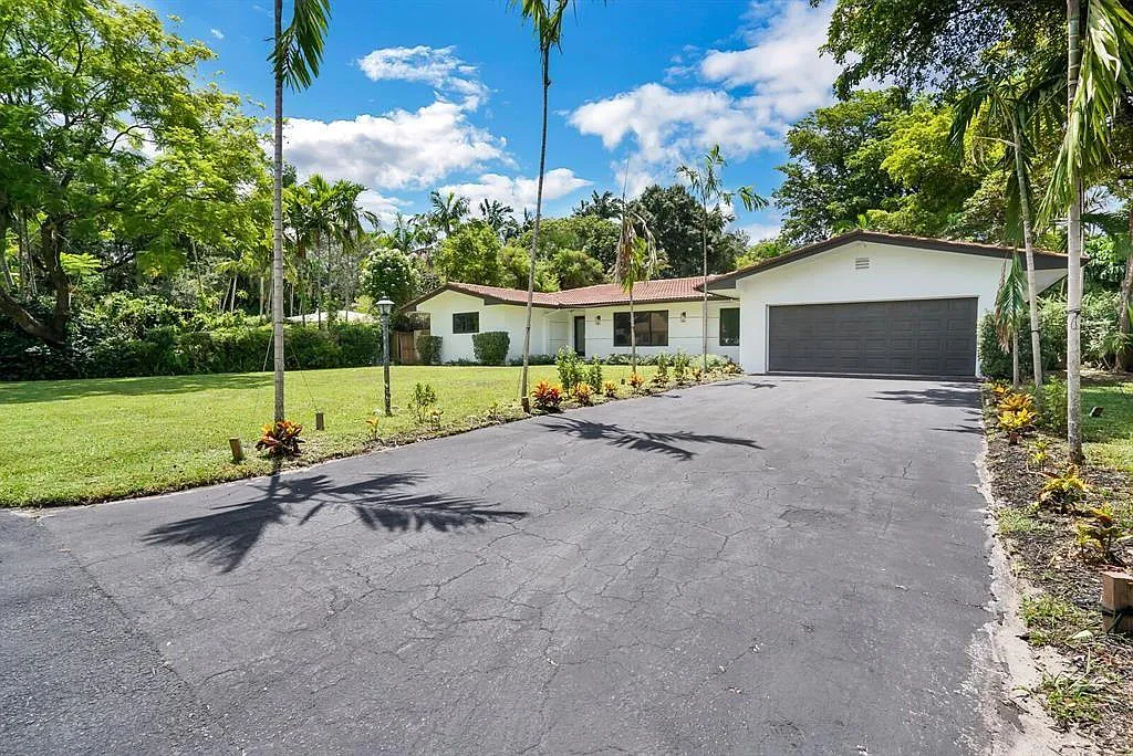 3 bed, 2.0 bath, 1938 sqft, $5,500 — Photo 3