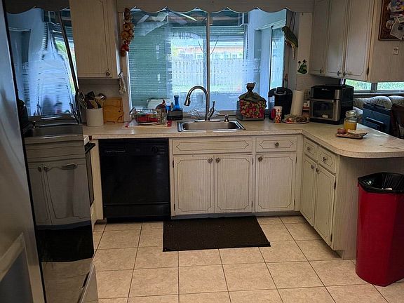 4th image of 626 S Crescent Drive