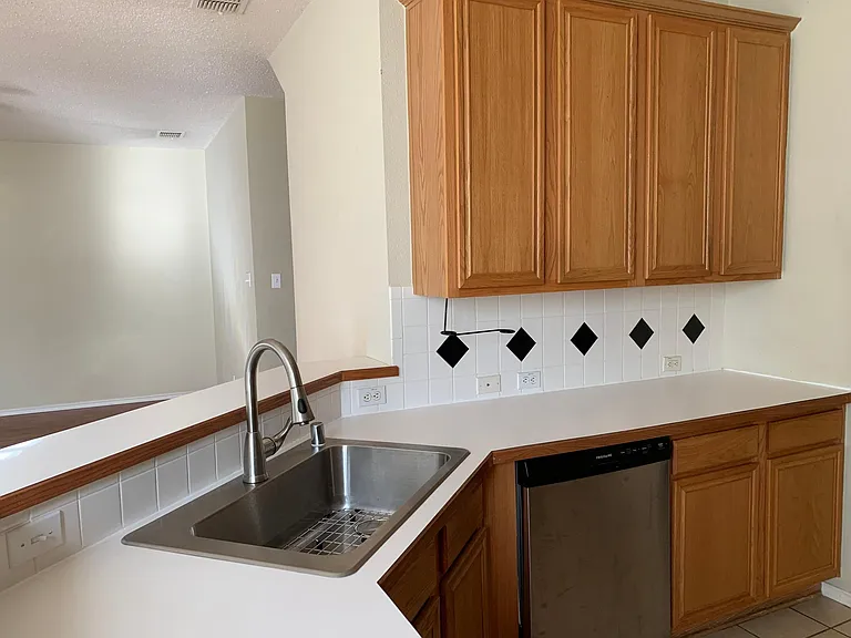 3633 Kimble Dr — Photo 6