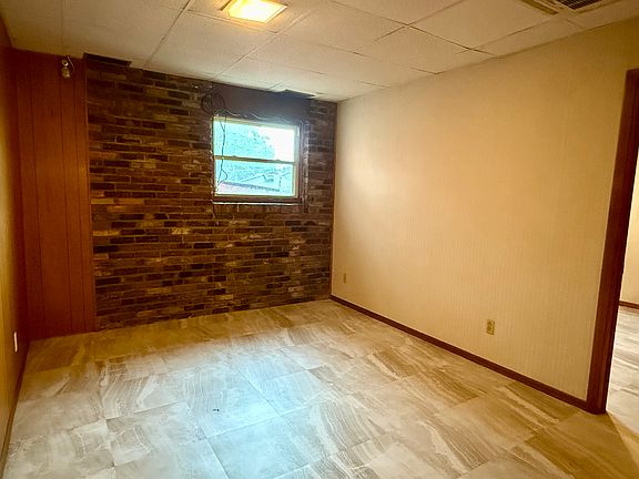 3rd image of 1 Court House Ln Suite 3