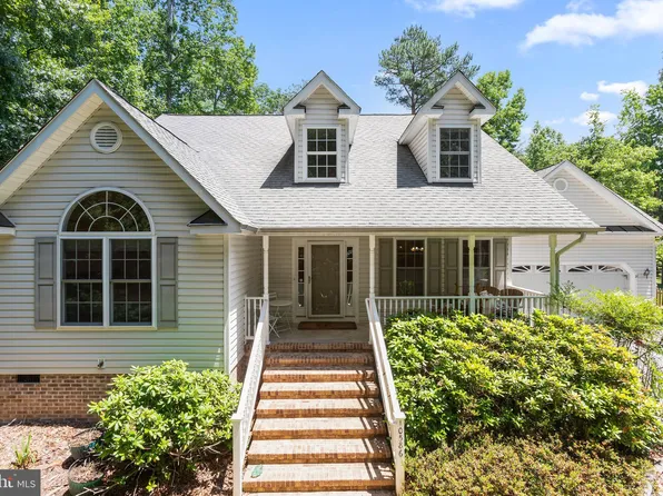 10586 Eisenhower Dr, King George, VA 22485