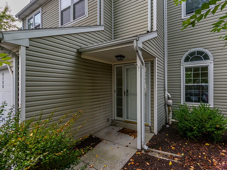 6126 Spring Knoll Dr — Photo 5