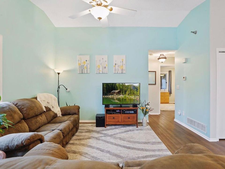 1st image of 3177 Manitou Dr #10