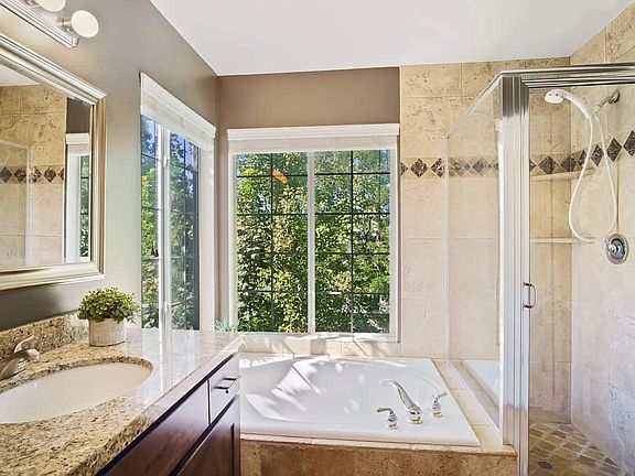 5th image of 1146 W Emery Cir S