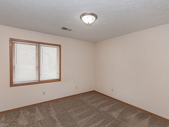 4th image of 921 Pius Ln #919-6