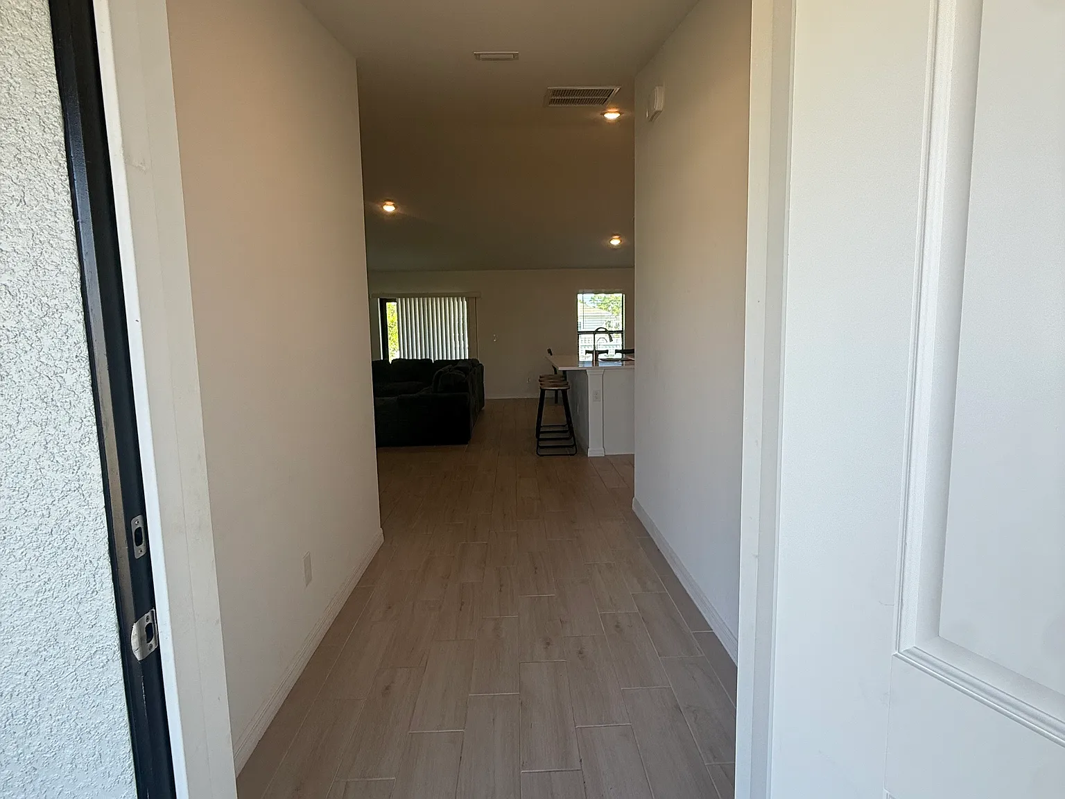 4 bed, 1469 sqft, $2,400 — Photo 2