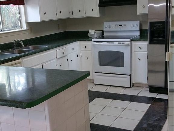 2nd image of 1016 Great Oaks Dr
