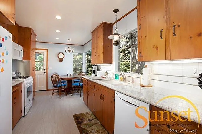 3271 Homer St — Photo 8
