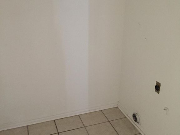 2nd image of 4721 Mandalay Dr