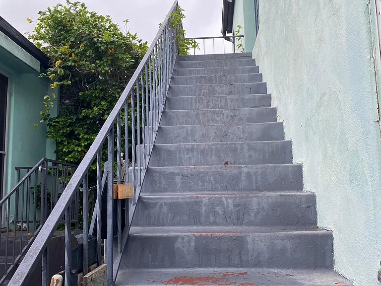 2570 B St — Photo 2