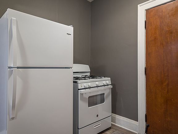 2nd image of 1284 Cove Ave #9