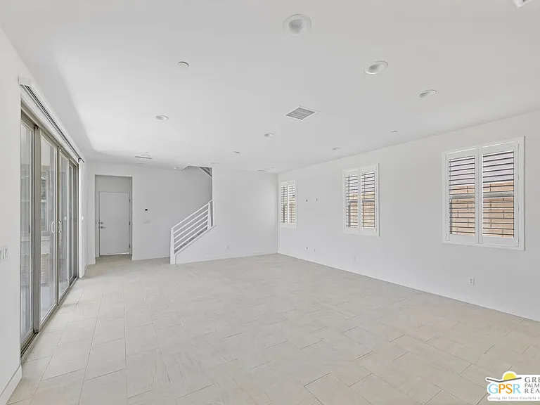 35935 Hinksey St — Photo 13