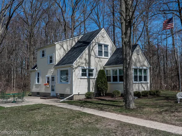 1112 17th St, Marysville, MI 48040