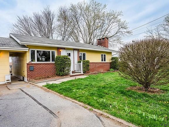 2nd image of 1216 Erickson Dr