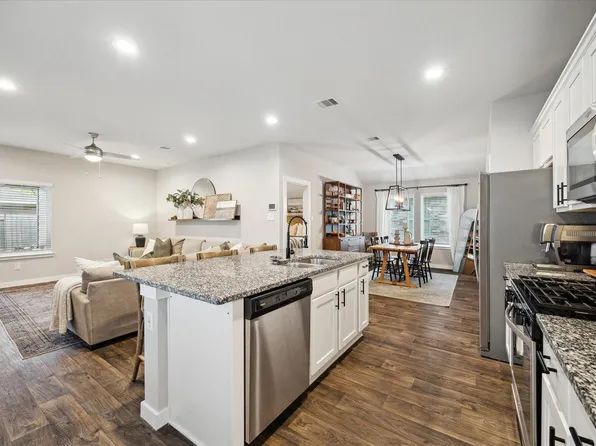 9833 Glen Brook Ln, Magnolia, TX 77354