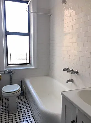 Rented by Lang Realty LLC | media 6