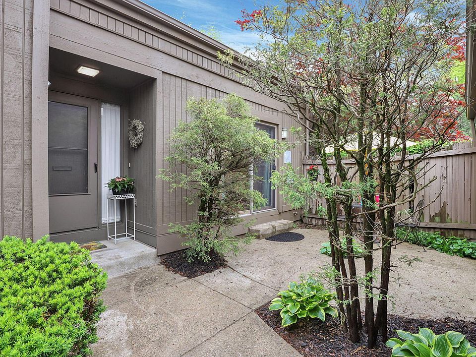 2044 Willowick Cir #B, Columbus, OH 43229 | Zillow