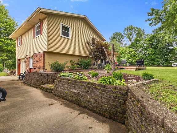 2nd image of 3713 N Woodview Hills Dr