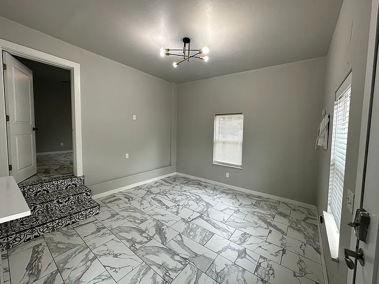 1630 NW 13th St #3 — Photo 5