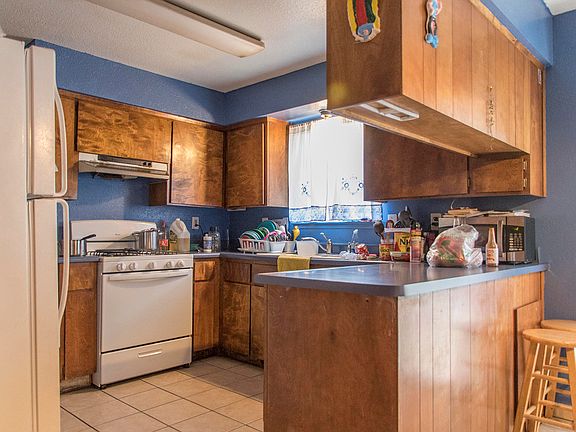 5th image of 839 E Willow Ave