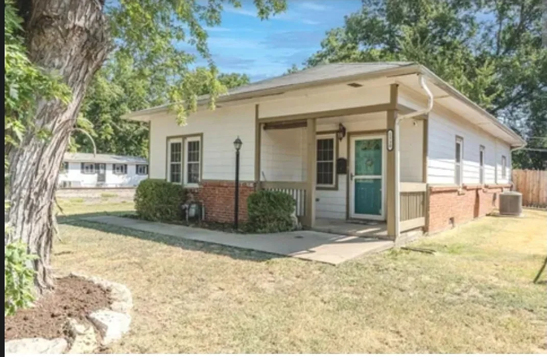 3 bed, 1311 sqft, $1,400 — Photo 1