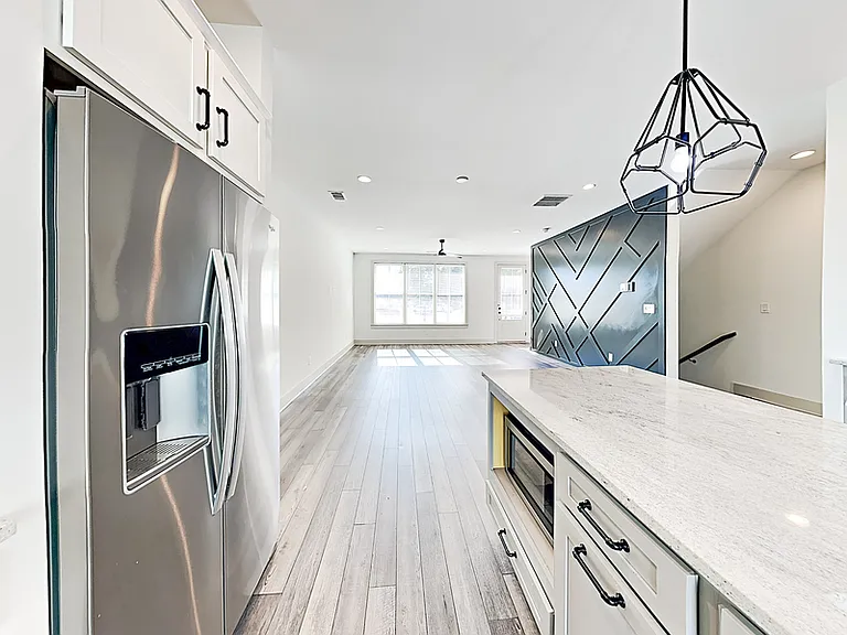 583 King Arnold St — Photo 5