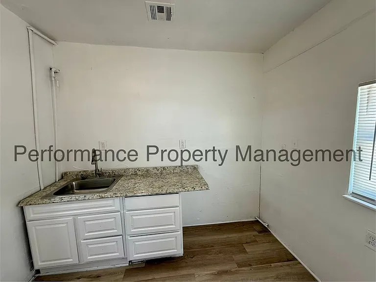 3703 Eucalyptus Dr — Photo 15