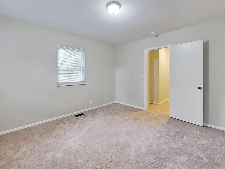 8027 N Richardt Ave — Photo 11