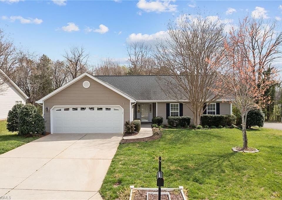 1st image of 517 Walnut Crossing Dr