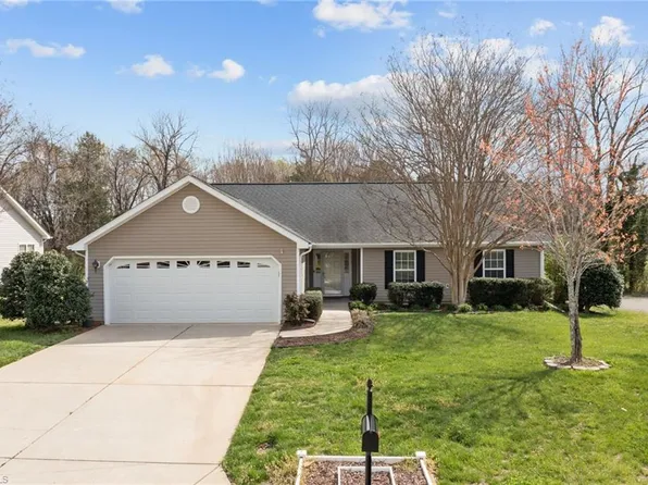 517 Walnut Crossing Dr, Whitsett, NC 27377