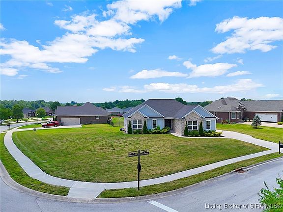 3rd image of 1829 Hazeltine Way