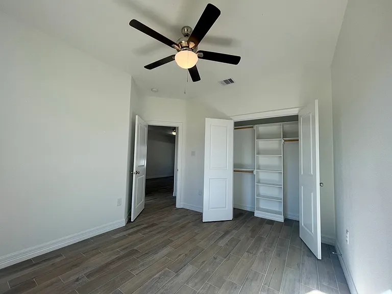 2507 Avenue G — Photo 14
