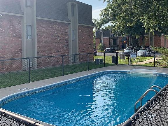 5th image of 433 N Bluegrass Dr APT 2