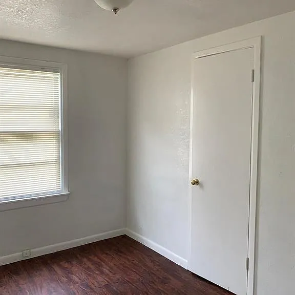 212 Houston St — Photo 8