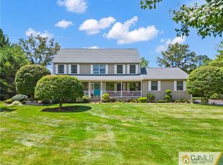 19 Ashley Ct, Monroe Township, NJ 08831
