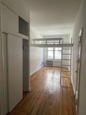 Rented by Eric Goodman Realty Corp | media 5