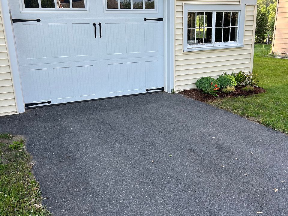2nd image of 47 Graves St