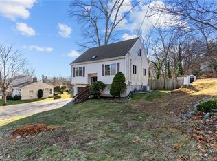 4 Cobble Hill Rd, Lincoln, RI 02865