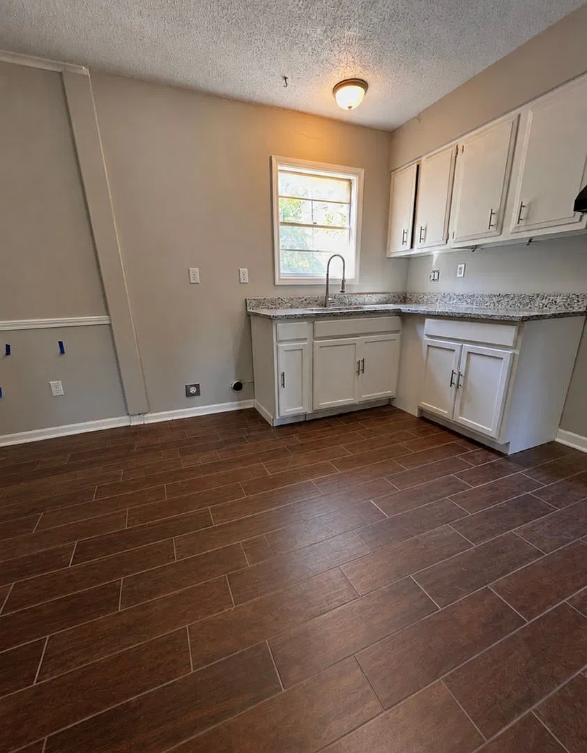 Newly Renovated Brick Home in Parkway Village — Photo 3