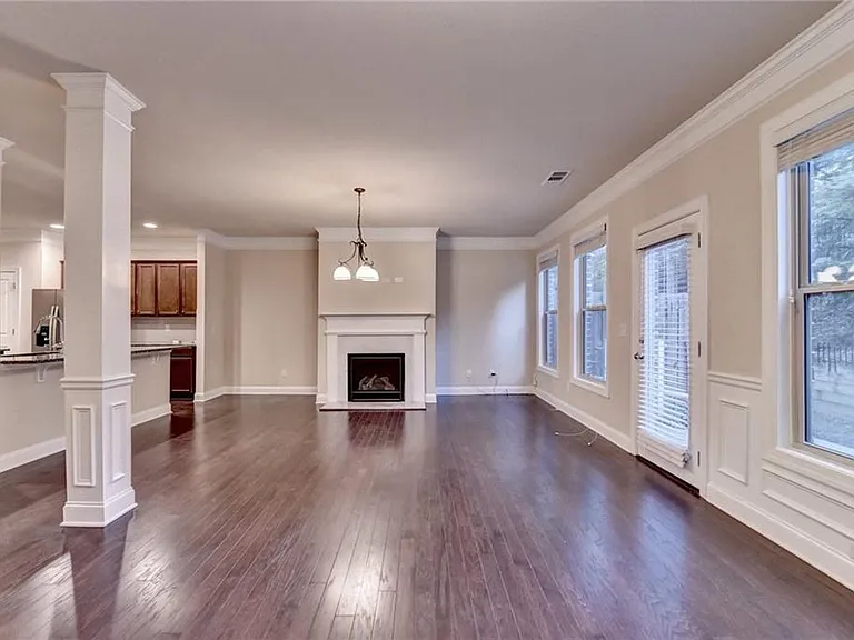 11619 Davenport Ln — Photo 4