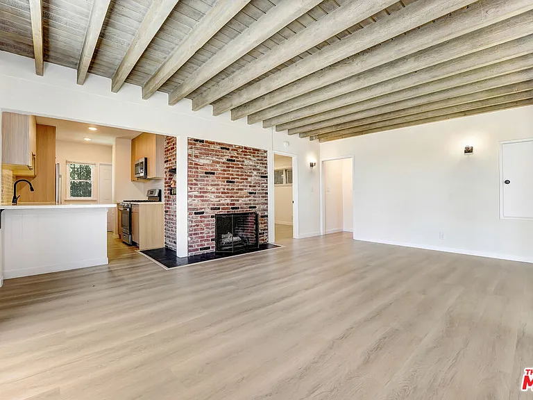 8907 Harratt St — Photo 2