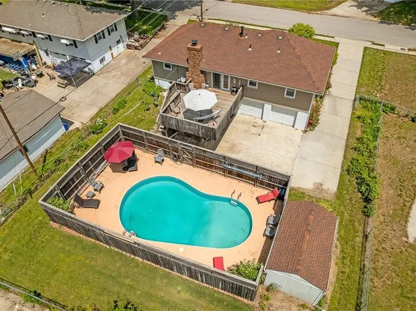 17907 E Redwood Dr, Independence, MO 64056